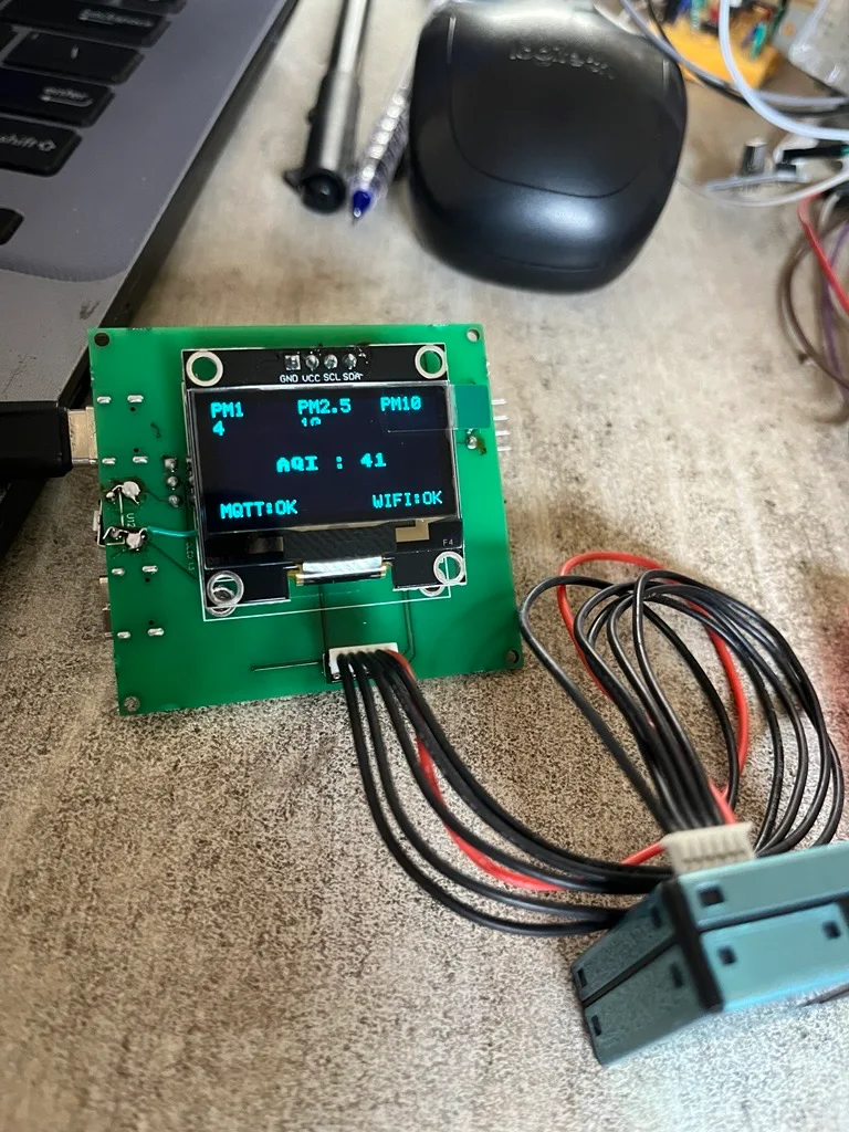 Custom ESP32 air quality monitor with live sensor readings